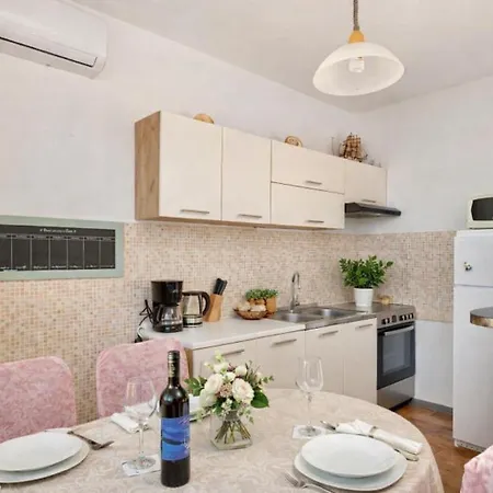 New! Sea View Stanici